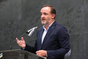 Esparza: “El PSN se arrodilla ante EH Bildu y le da todo el poder de decisión en el Gobierno de Navarra”
